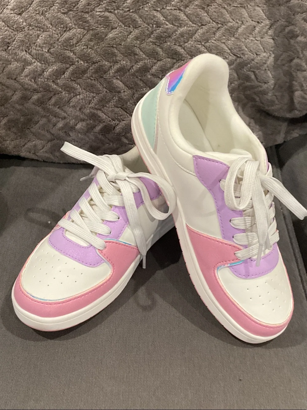Girls Low Top Sneakers 👟
